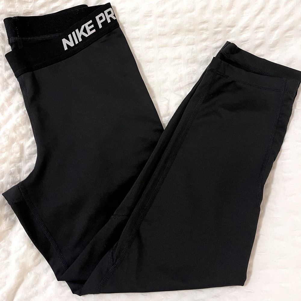 Nike pro crop leggings in black size S